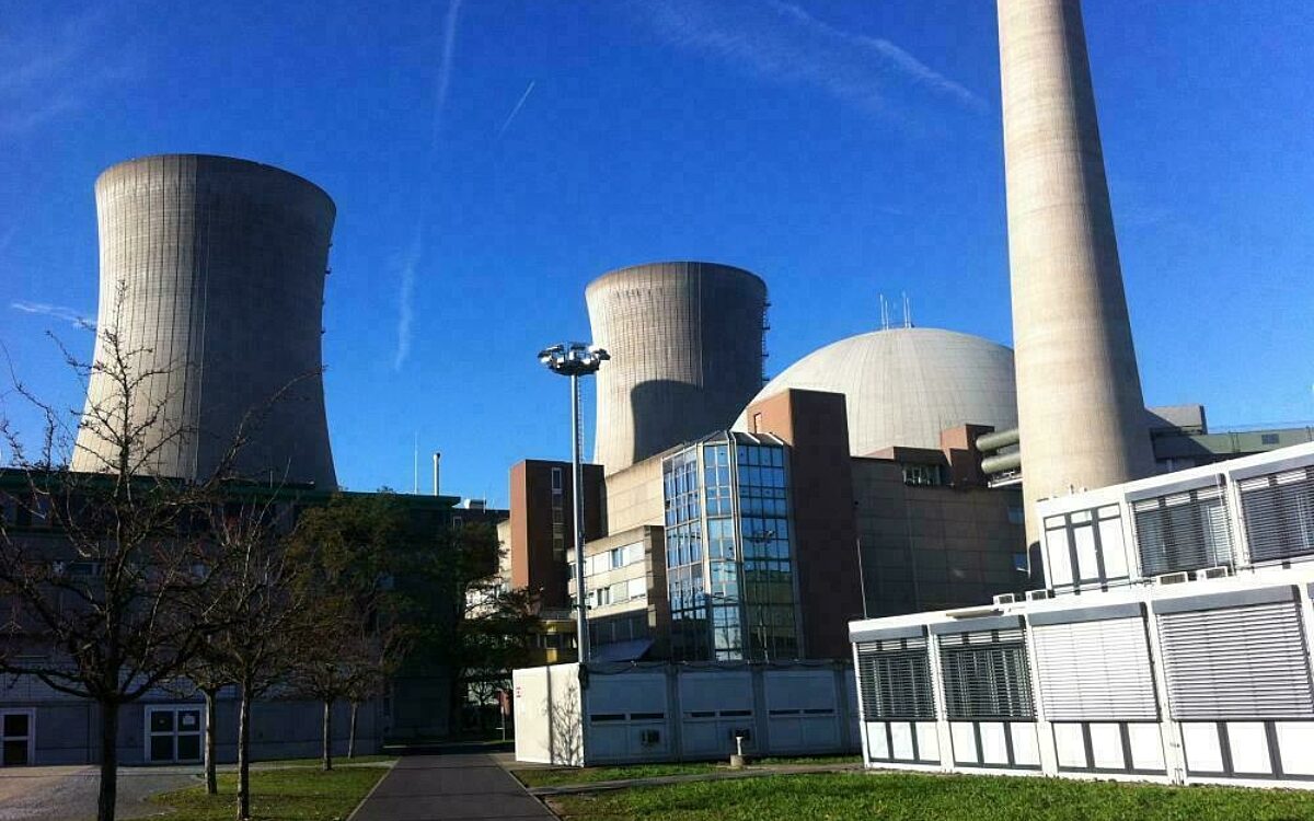 Das Atomkraftwerk in Grafenrheinfeld von außen Das Atomkraftwerk in Grafenrheinfeld von außen